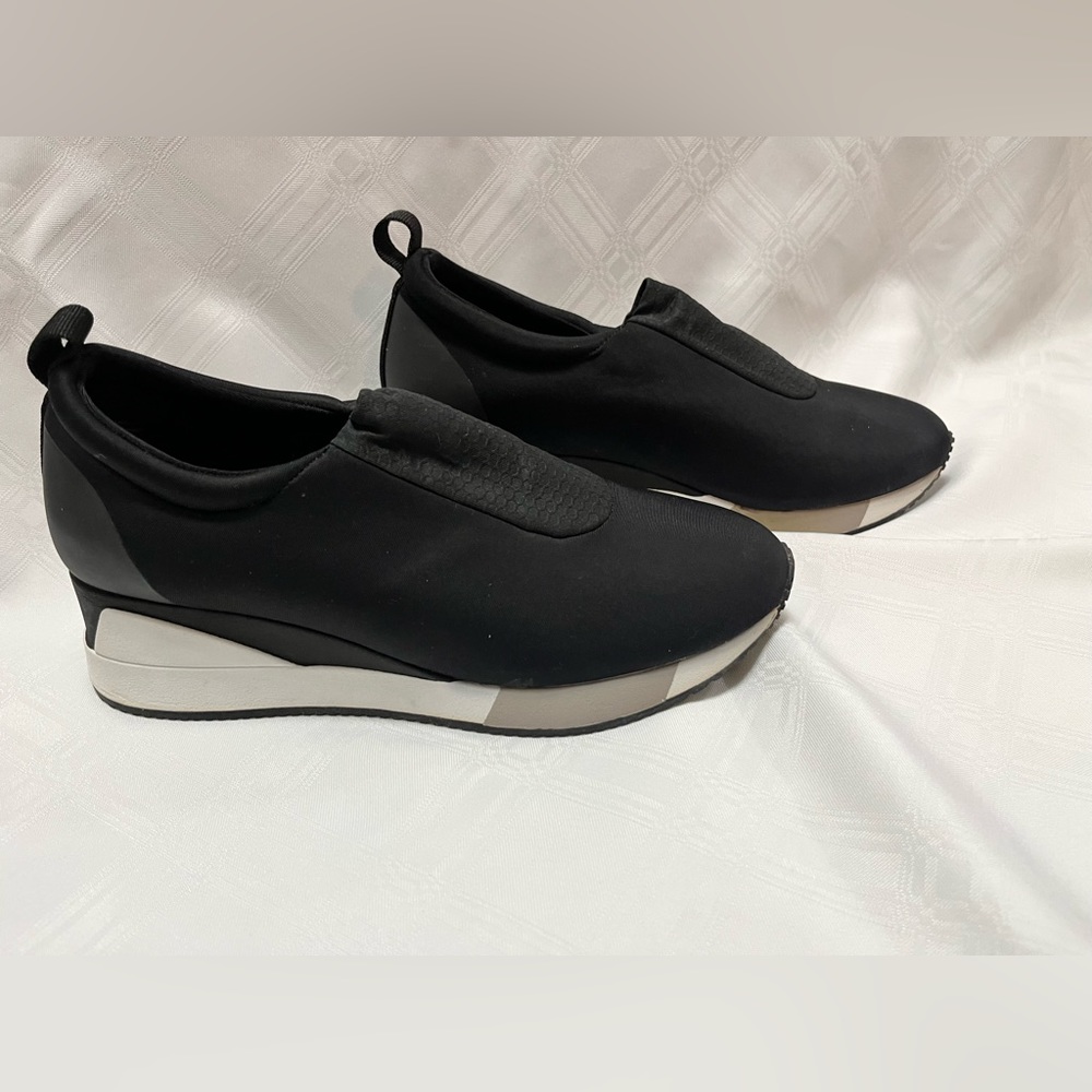9.5 Alfani Walking Shoe - Picture 3 of 9